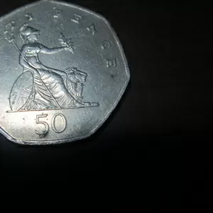 продам монету (fifty 50  pence 1997 года)