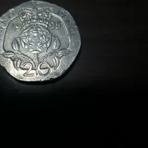 продам монету (twenty 20  pence 1995 года)