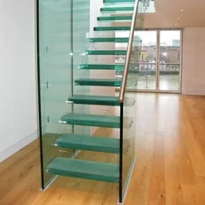 Ограждения и лестницы из стекла