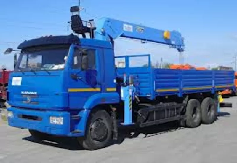 Автомобиль-контейнеровоз КамАЗ-6522 (6х6) с краном-манипулятором Palfi