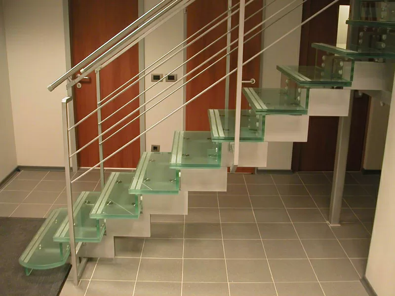 Ограждения и лестницы из стекла 8