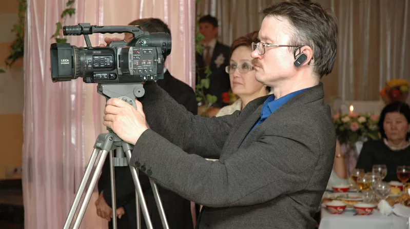 опытные ведущие видеооператоры фотографы режиссёры сценаристы дикторы